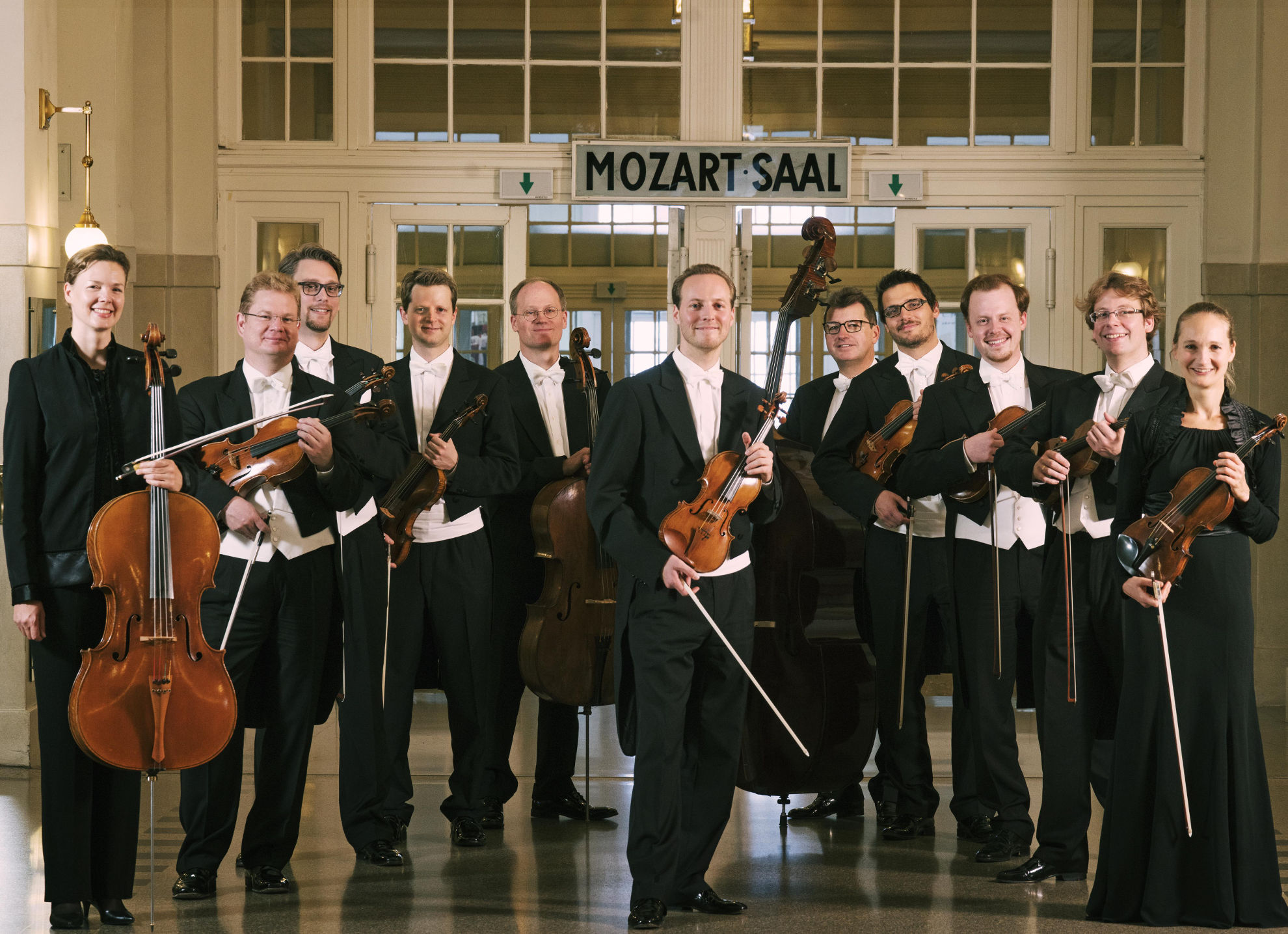 Wiener Streichersolisten vor dem Mozartsaal im Wiener Konzerthaus